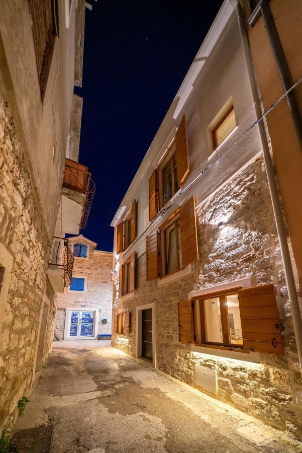 Heritage Residence In Center With Pool- Apartments Vodice Exterior photo